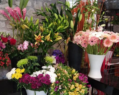 Demandez à un Artisan Fleuriste de Questembert de livrer vos fleurs en Direct