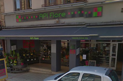 Api Flore est votre fleuriste basé à Hayange. Notre équipe de 3 spécialistes de la fleur vous accueille dans notre magasin pour vous présenter ses bouquets de fleurs fraiches