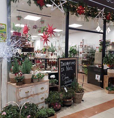 Artisan Fleuriste situé dans la galerie de Super U à Mauléon (79700) . L'Ilot Senteur fleurit tout les évenements de la vie: Anniversaire