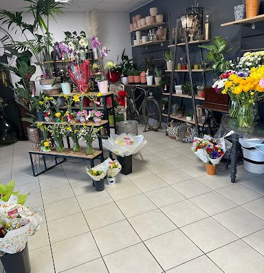 Large gamme de fleurs fraîches et compositions florales pour toutes les occasions chez votre fleuriste à Saint Magne De Castillon.