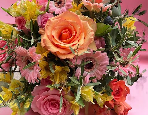 chez lorette vous voulez envoyer faire  livrer des fleurs à marseille à tout heure ou venez récupérer votre bouquet 24/24h à notre distributeur